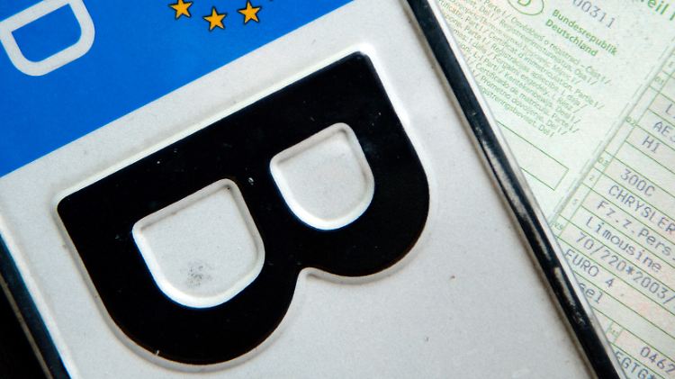 Ab 1. Oktober haben Fahrzeughalter die Möglichkeit, Autos und Motorräder online aus-, an-, um-, und abzumelden.