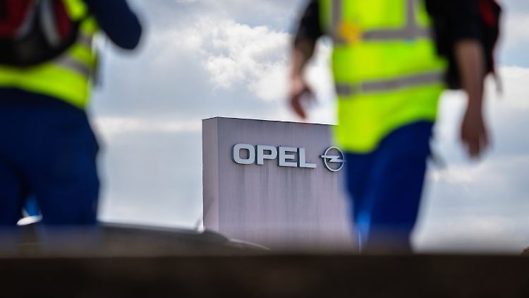 In der zweiten Tageshälfte schaltet Opel in Rüsselsheim die Produktionslinien aus.