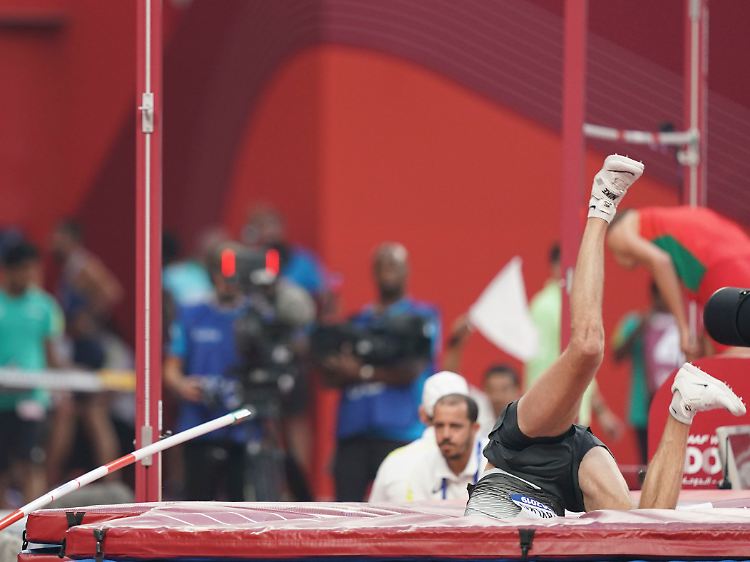 In Doha riss Przybylko dreimal die 2,22 Meter und scheiterte damit schon in der Qualifikation. Seine Bestleistung steht bei 2,35 Metern.