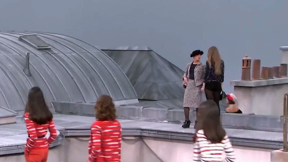 chanel-flitzerin ohne pfeil.jpg
