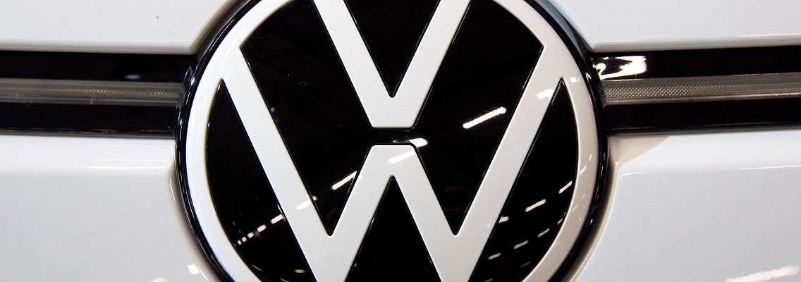 Hersteller und Handel müssten zusammen eine Strategie zur Umstellung auf Elektroautos entwickeln, so Strackmann.