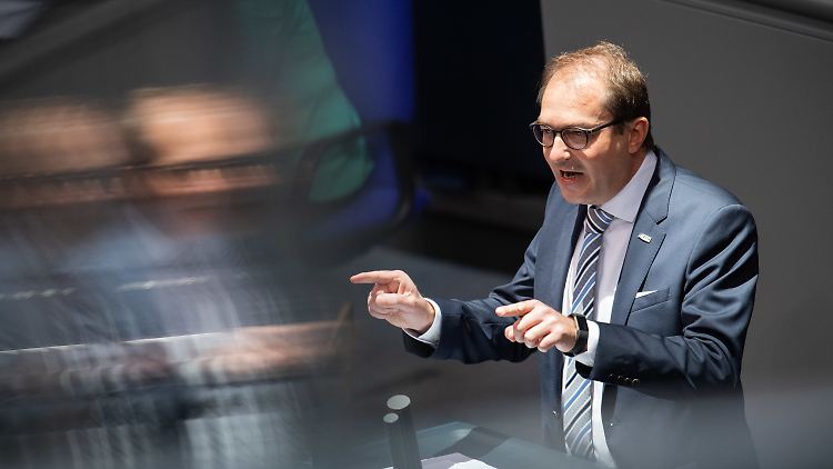 "Wir müssen uns das jetzt im Detail anschauen", sagt Alexander Dobrindt.