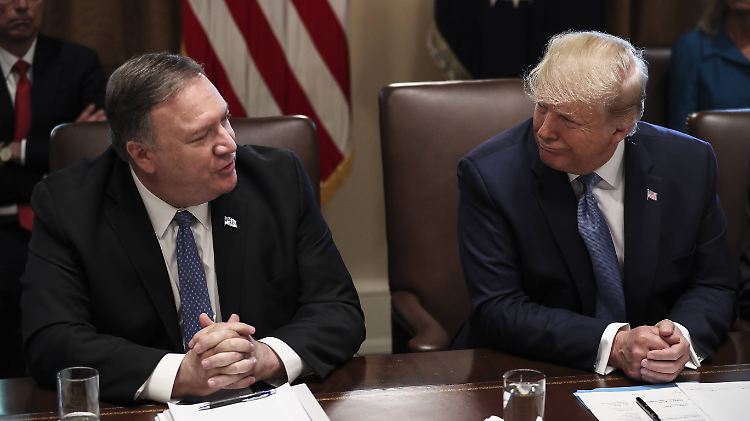Pompeo und Trump bei einem Treffen des Kabinetts im Weißen Haus.