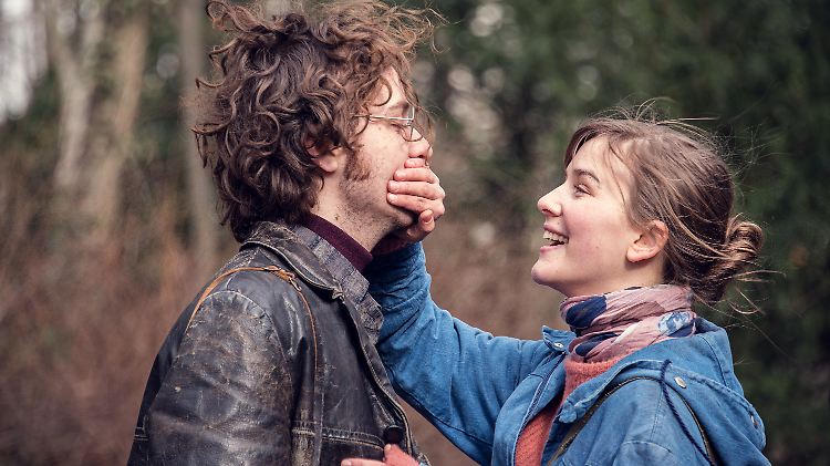 Anna (Lea Freund) und Philipp (Tim Bülow) widersetzen sich der Trennung durch die Mauer.