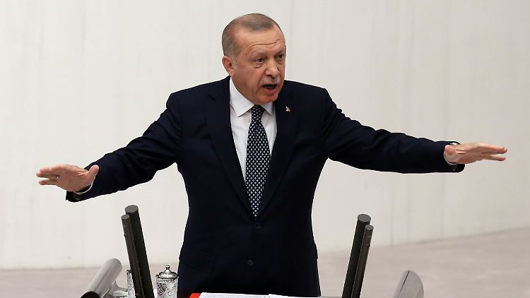 Präsident Erdogan hat gerade erst den Notenbankchef ausgetauscht und nimmt mehr Einfluss auf die Geldpolitik.