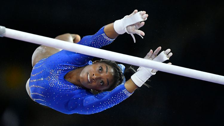 Simone Biles beherrscht an jedem Gerät Höchstschwierigkeiten.