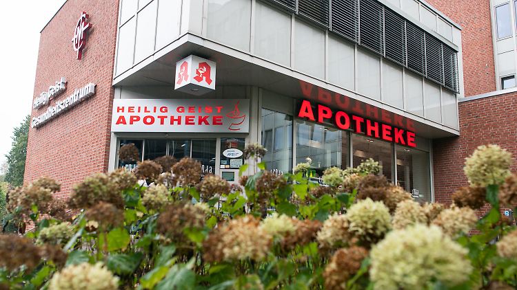 Frühestens in der nächsten Woche will das Kölner Verwaltungsgericht entscheiden, ob die betroffenen Apotheken wieder geöffnet werden.