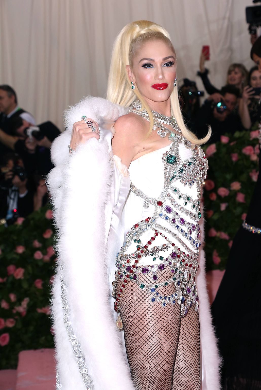 Gwen Stefani feiert ihren 50. Geburtstag. Perfekt gestylt und mit rotem Lippenstift: So kennen wir die Sängerin.
