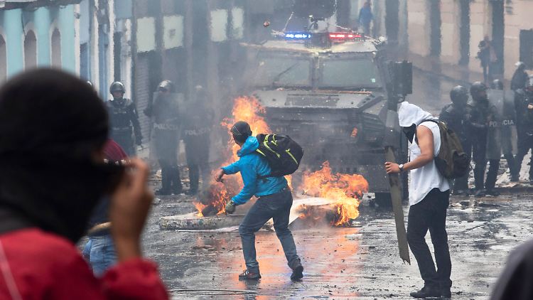 Gewalttätige Ausschreitungen in Quito: Die staatlichen Zuschüsse haben dem Land stark geschadet.