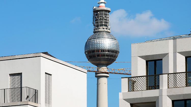 In Berlin fordert unter anderem die Gruppe "Deutsche Wohnen & Co. enteignen", alle großen Wohnungsbestände zu verstaatlichen.