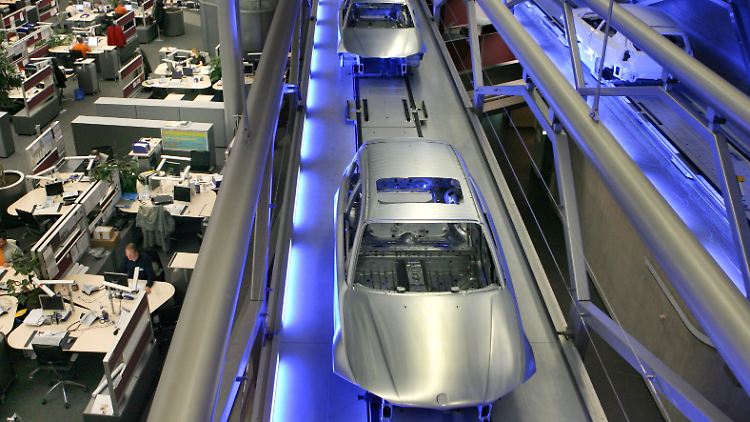 Ein Drittel der rund 17.000 Mitarbeiter mit aufgestockter Wochenarbeitszeit sind von der Kürzung betroffen. 