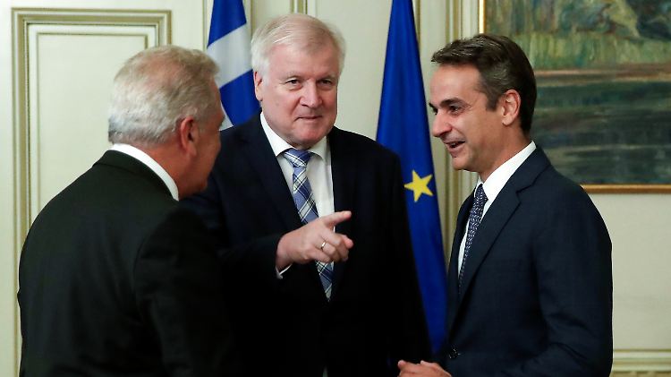 Innenminister Seehofer (m.) und Griechenlands Ministerpräsident Mitsotakis sind sich im Grunde einig.