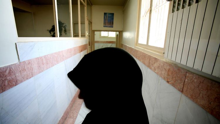 Eine weitere britisch-australische Frau bleibt weiterhin im Evin-Gefängnis inhaftiert.