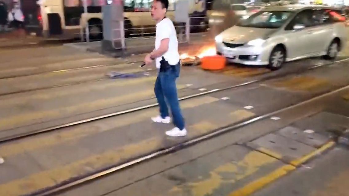 hongkong polizist.jpg