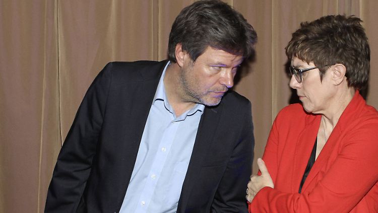 Künftige Koalitionspartner? Grünen-Chef Habeck und Annegret Kramp-Karrenbauer von der CDU.