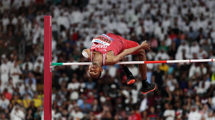 Mutaz Essa Barshim siegte für Katar im Hochsprung - stand bei der Siegerehrung aber in einem komplett leeren Stadion.