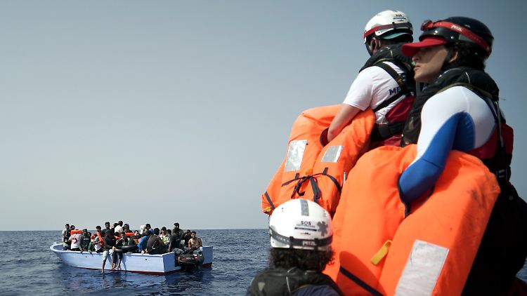 Geht es nach Seehofer, soll Deutschland eine feste Quote von im Mittelmeer geretteten Flüchtlingen aufnehmen.