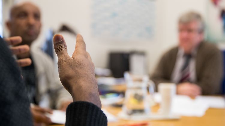 Wer sich fließend verständigen kann, hat in Deutschland gute Chancen am Arbeitsmarkt.