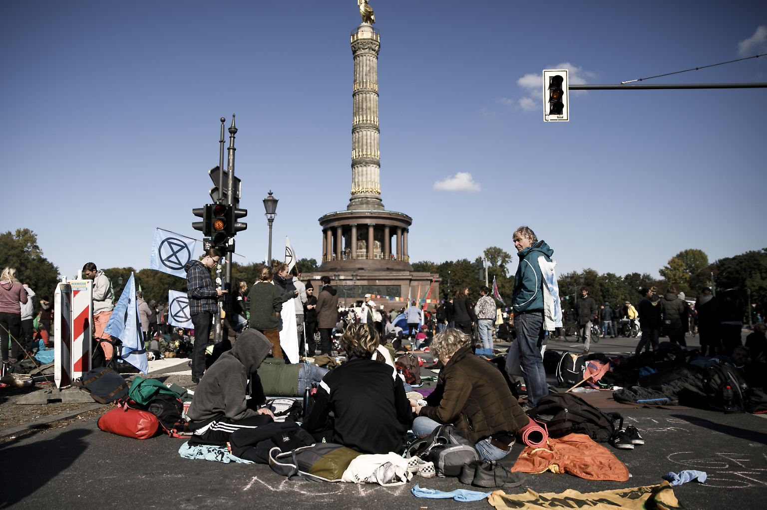 Im Vorfeld klingen die Ankündigungen bedrohlich: Die Klimaaktivisten von Extinction Rebellion wollen ganze Städte blockieren, darunter auch Berlin. Zu Beginn der Klimaproteste sind die Auswirkungen der Verkehrsblockaden in der deutschen Hauptstadt jedoch überschaubar.