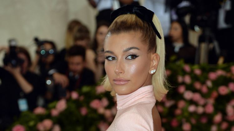 Für ihre Hochzeit wollte Hailey Baldwin ein ganz besonderes Kleid kreieren.
