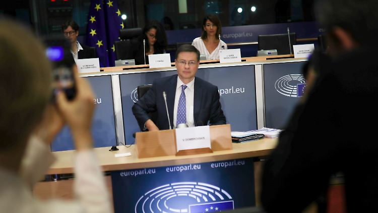 EU-Finanzkommissar Dombrovskis fordert einen gemeinsamen europäischen Umgang mit Kryptowährungen.