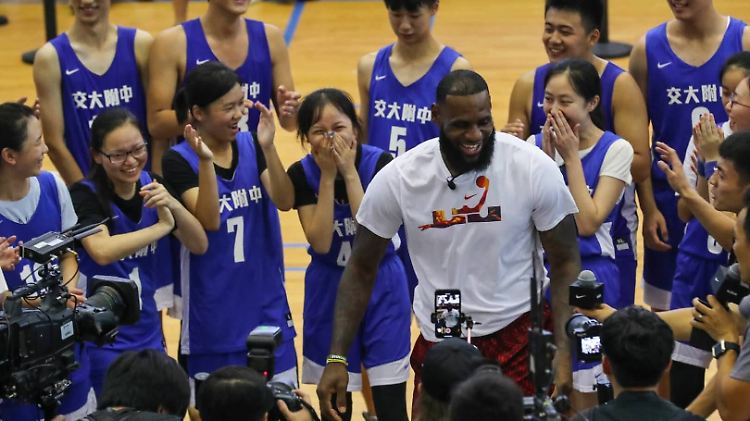 Die gute Stimmung zwischen den NBA-Stars wie LeBron James und den chinesischen Fans ist erstmal dahin.