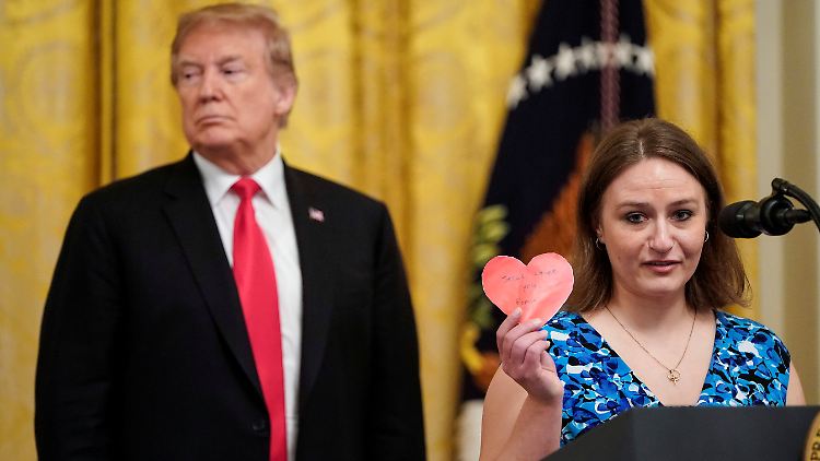 "Jesus loves you", hat eine Studentin aus Wisconsin auf das Herz geschrieben. Möglicherweise verspielt Trump gerade die Liebe der Christen mit seiner Syrien-Politik.  