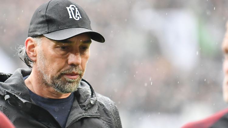 Seit seiner erfolgreichen Zeit in Mainz tut sich Schmidt schwer in der Bundesliga: erst in Wolfsburg, nun in Augsburg.