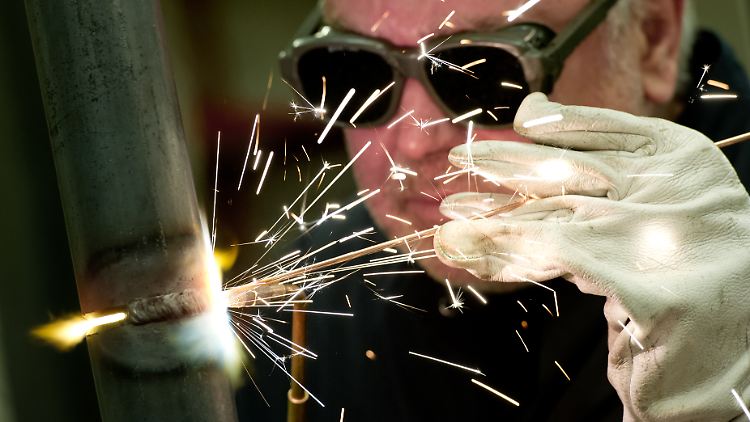 Die Gewerkschaft IG Metall will reguläre Arbeitsverhältnisse fördern.