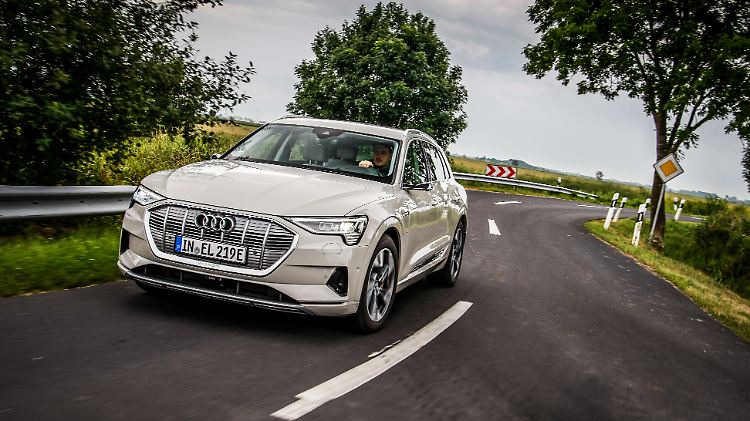 Wer eine lange Strecke mit dem Elektroauto plant, sollte seine Route sehr genau planen.