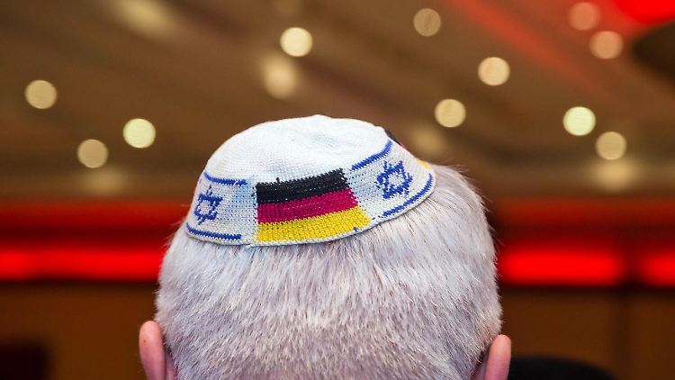 "Wie durch ein Wunder nicht mehr geschehen": Der Zentralrat der Juden kritisiert fehlenden Polizeischutz der Synagoge in Halle.  