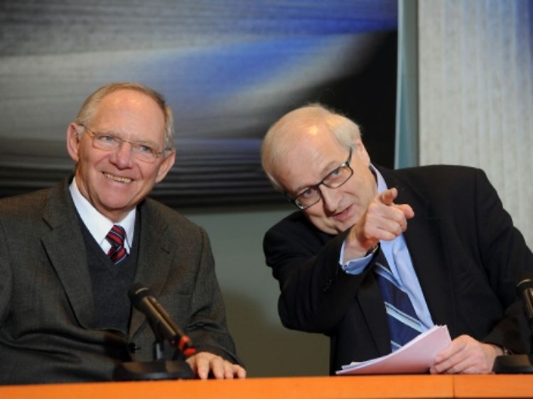 "Wenn das geändert werden soll, dann kann man darüber reden": Wolfgang Schäuble, hier neben Wirtschaftsminister Rainer Brüderle (r).
