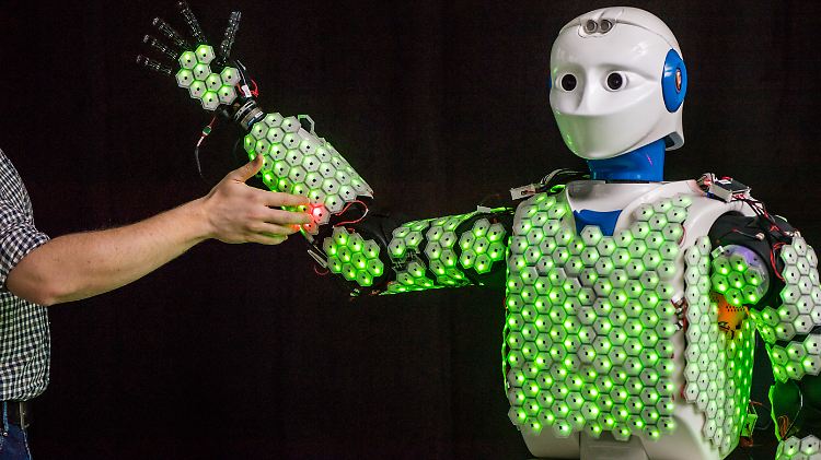 1260 Zellen und mehr als 13.000 Sensoren sind auf der Haut des Roboters angebracht.