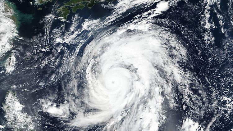 Dieses von der NASA zur Verfügung gestellte Satellitenfoto zeigt den Taifun "Hagibis", der sich Japan nähert.