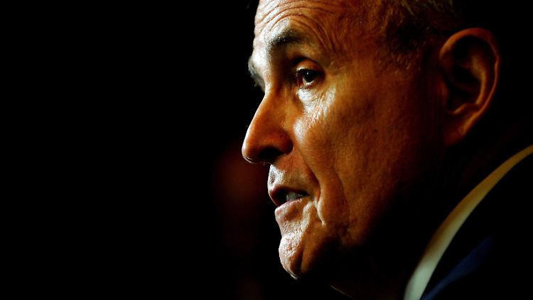 Trumps persönlicher Anwalt Rudy Giuliani hat enge Verbindungen in die Ukraine.