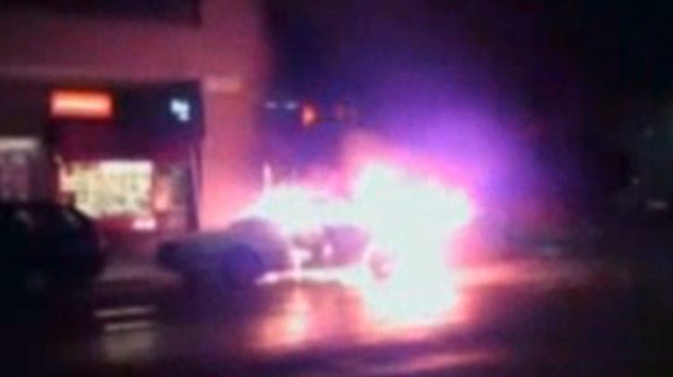 Eine Überwachungskamera filmte die Explosion des Autos.