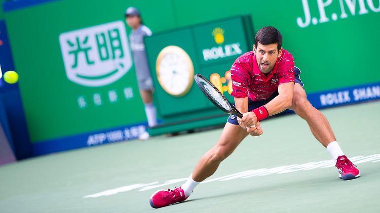 Der Weltranglistenerste Novak Djokovic schied in Shanghai für seine Verhältnisse früh aus.