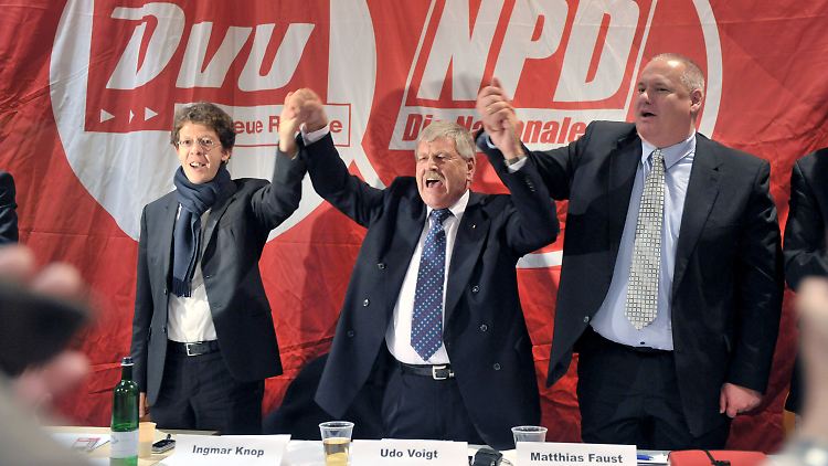 Die Parteichefs der DVU und der NPD, Faust und Voigt, sowie DVU-Vize Knop (v.r.).