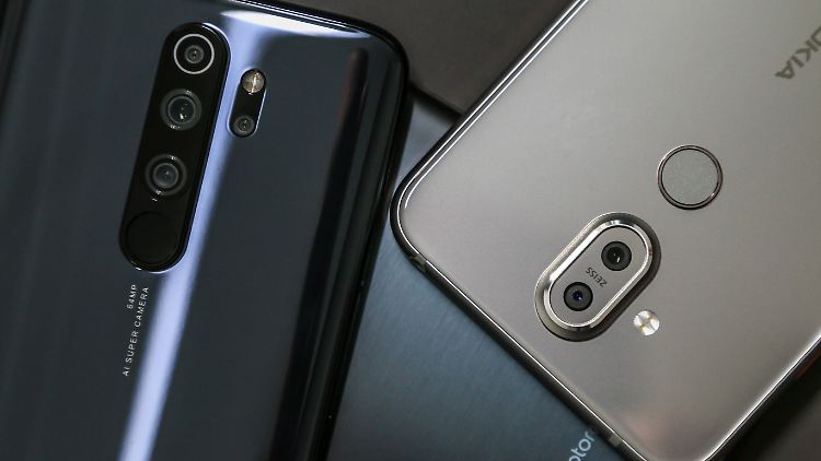 In der 300-Euro-Klasse haben Smartphones inzwischen auch richtig gute Kameras.
