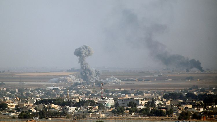 Ein Schwerpunkt der türkischen Offensive ist die syrische Stadt Ras al-Ain.