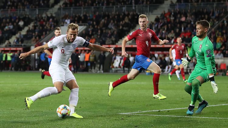 England verliert gegen Tschechien und ist noch nicht qualifiziert.
