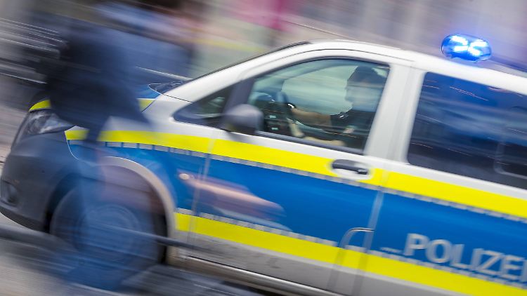 Ein 62-Jähriger, der das Opfer bei einer Pinkelpause entdeckte, alarmierte die Polizei.