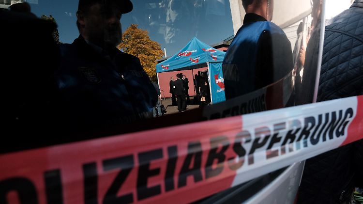 Die AfD hält ihren Landesparteitag in Hessen unter Polizeischutz ab.