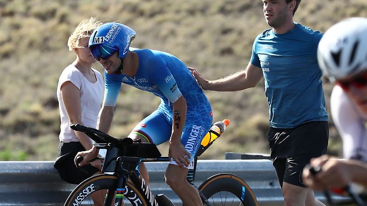 Auf der Radstrecke stieg Ironman Lange plötzlich vom Rad.