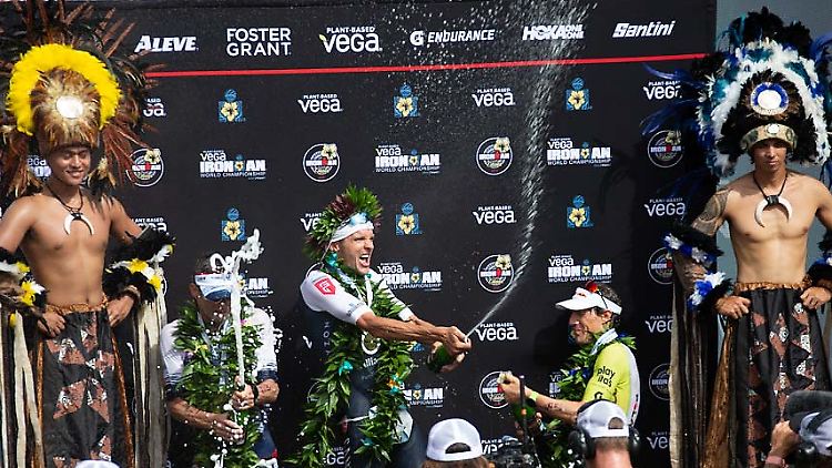 Nur der Sektkorken fliegt schneller durch die hawaiianische Mittagsluft als Jan Frodeno.