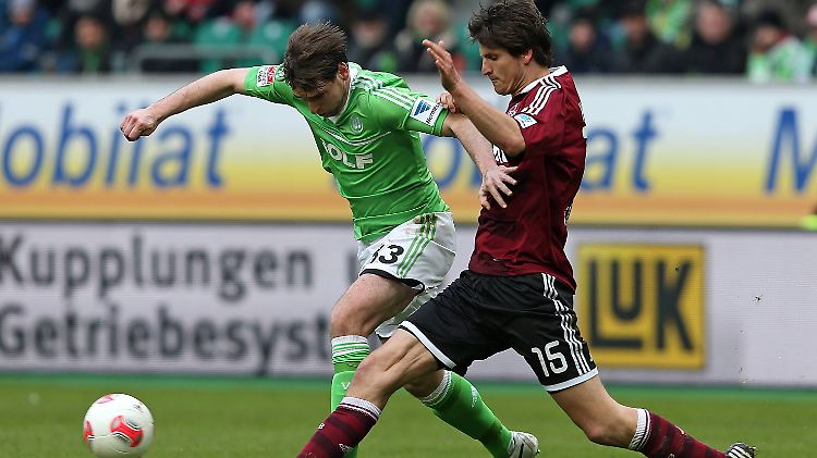 Timm Klose (r.) spielte von 2011 bis 2016 für den 1. FC Nürnberg und den VfL Wolfsburg.