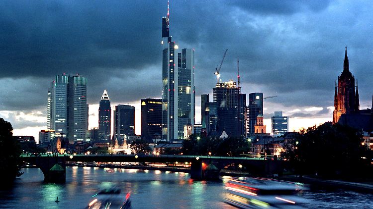 Der Bankenwelt werden die Fesseln zu eng. 
