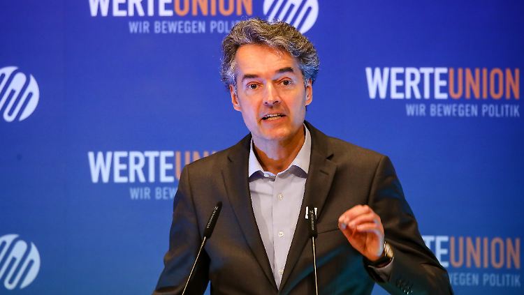 Hatte bei der Wahl am Ende 18 vor sich - und keinen hinter sich: Alexander Mitsch.