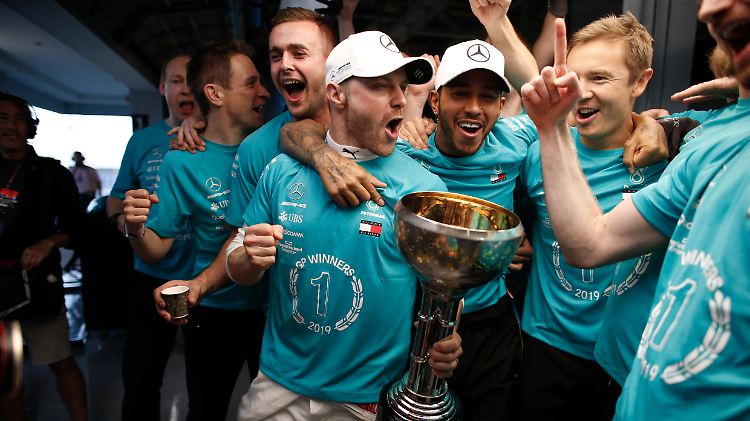 In Suzuka siegte Valtteri Bottas, in der Fahrer-WM ist Lewis Hamilton kaum noch einzuholen. Zum sechsten Mal in Folge gehen beide Titel an Mercedes.