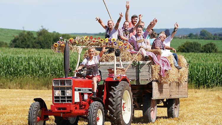 Inka Bause und ihre Bauern sind frohen Mutes und freuen sich auf eine Staffel voller Liebe.